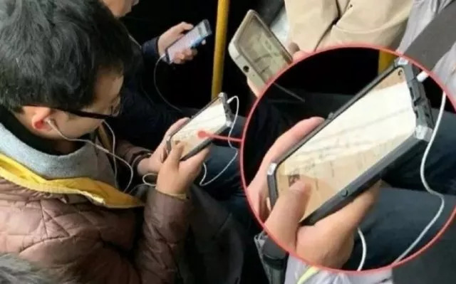 Chinese man holding a smartphone with in-screen selfie camera shocks the world