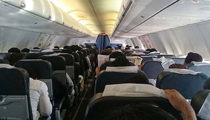 Airline Passenger kicked off for praying that the plane crashes