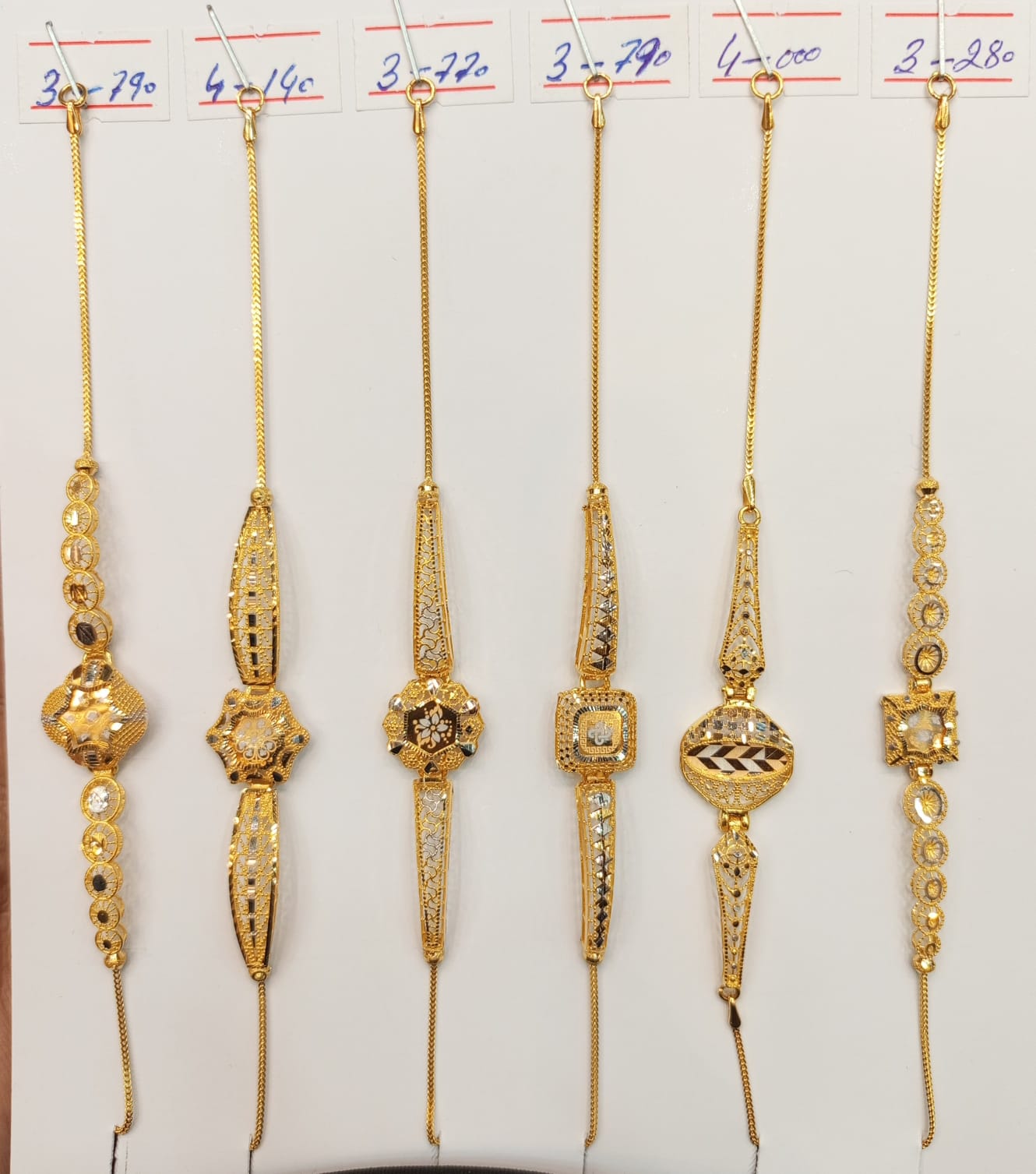 Looking for fine jewelry you can wear every day? These elegant 21K gold bracelets are light, comfortable, and effortlessly beautiful. Whether you're dressing up or keeping it casual, they add just the right amount of luxury to your look.